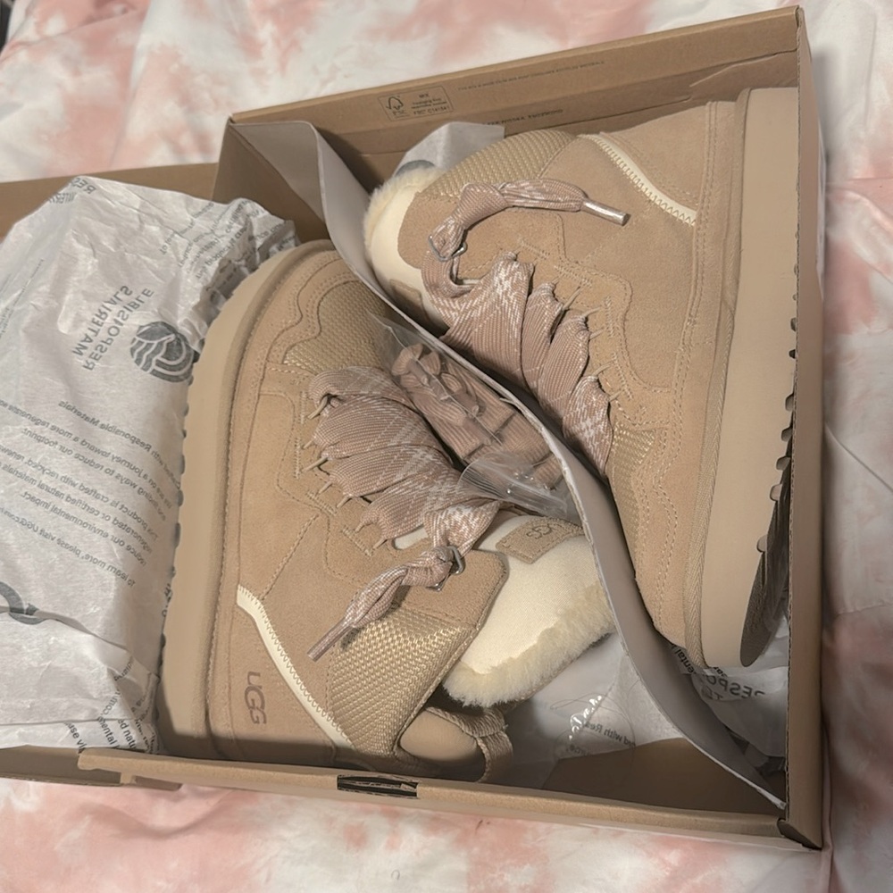 Woman, Highmel size 8 UGGs brand new fresh out the box never been worn,